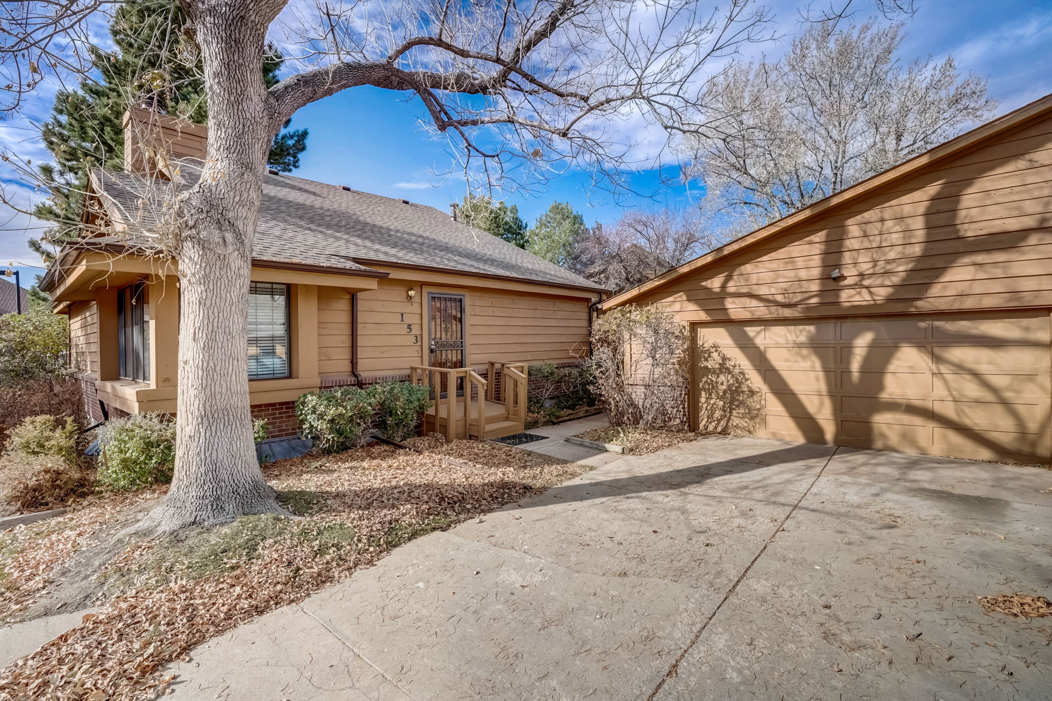 S Dearborn Cir-004