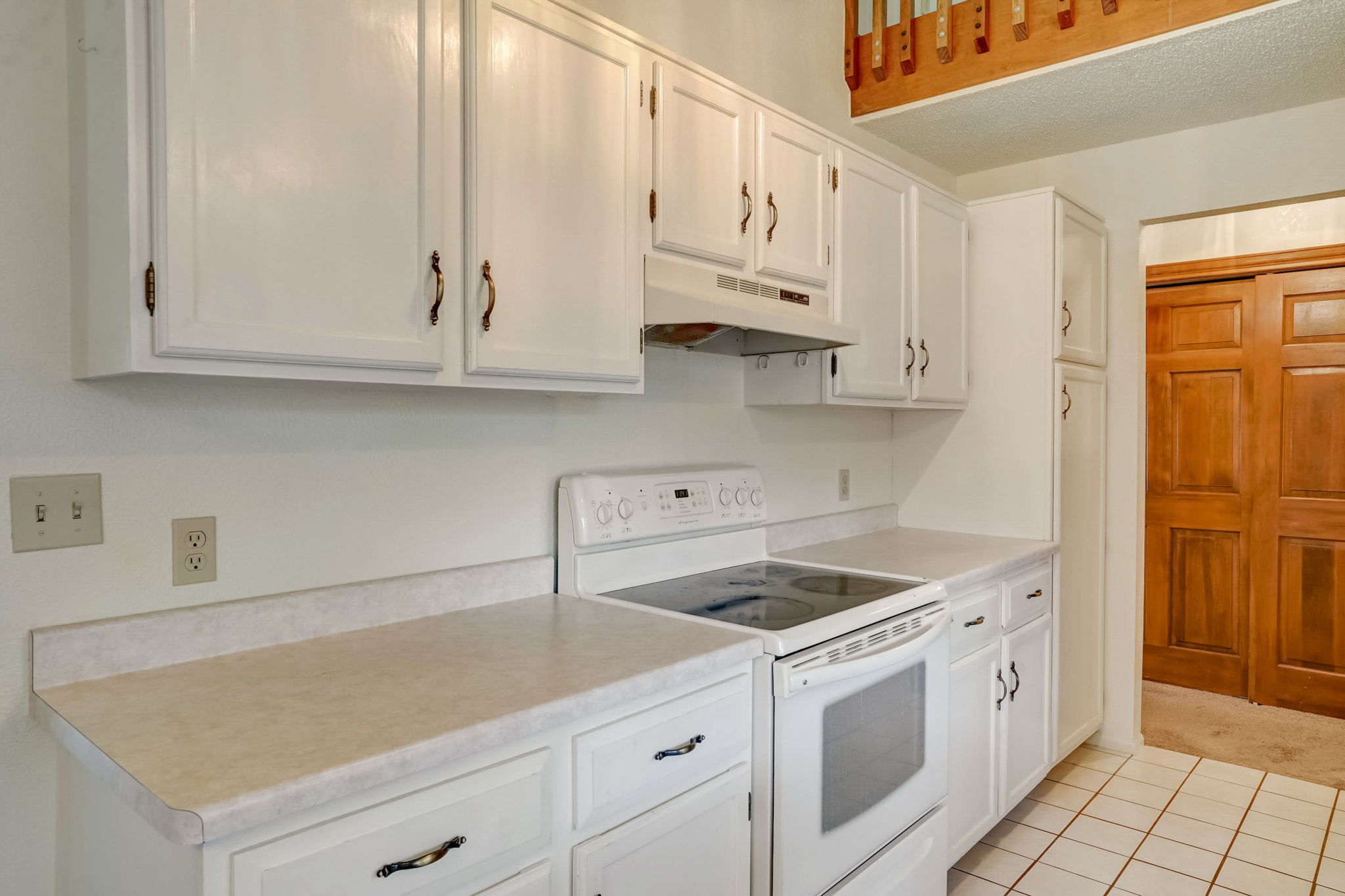 S Dearborn Cir-017