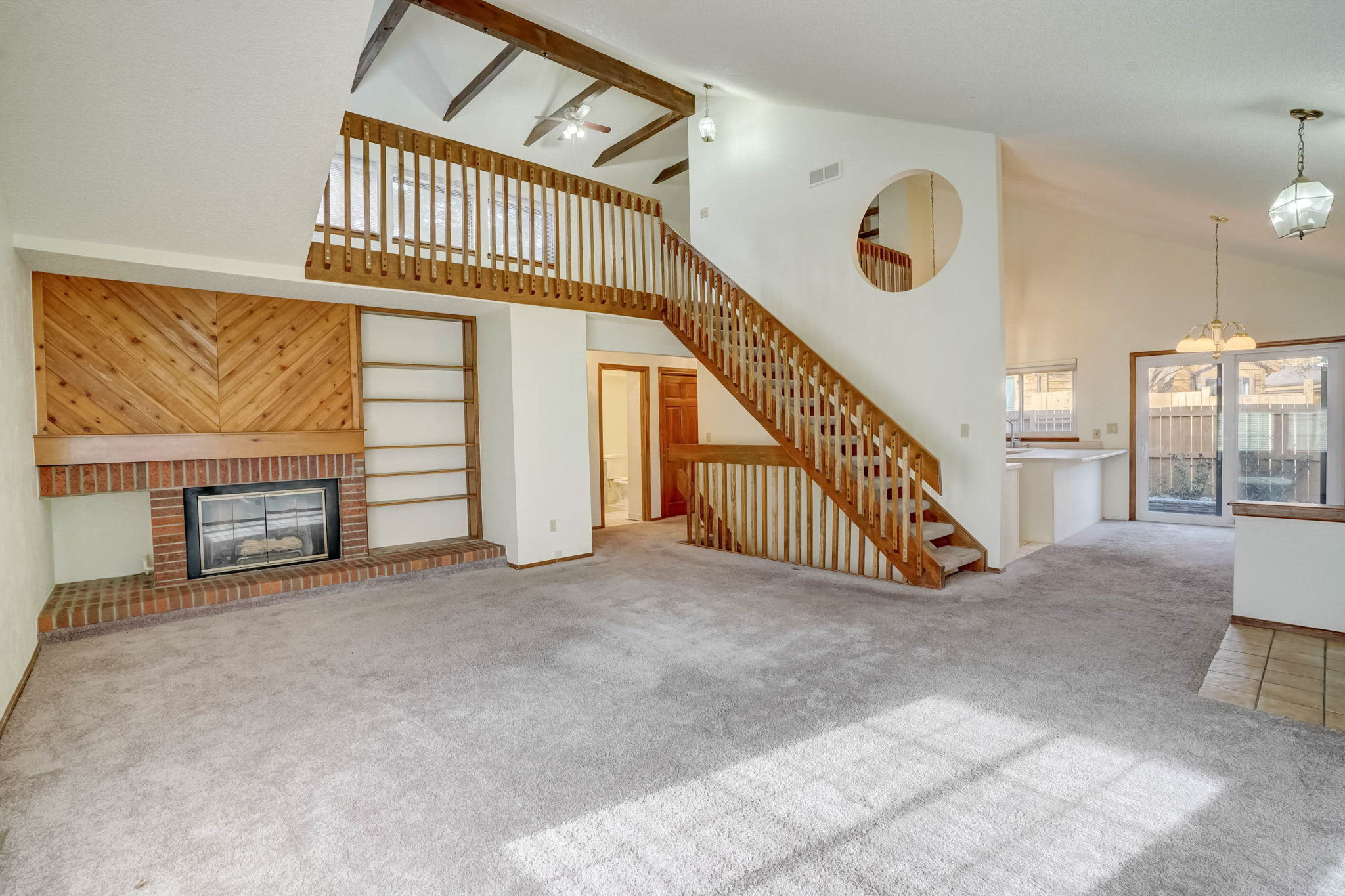 S Dearborn Cir-007