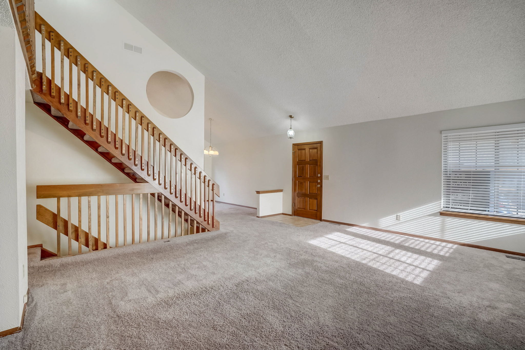S Dearborn Cir-009