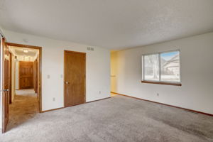 S Dearborn Cir-031