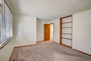 S Dearborn Cir-022