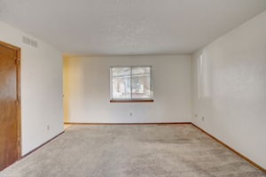 S Dearborn Cir-030