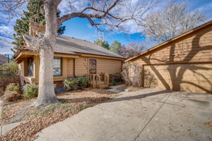 S Dearborn Cir-003