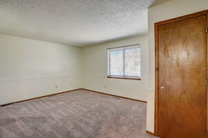 S Dearborn Cir-020
