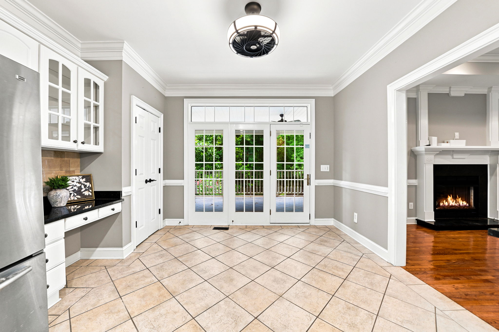 Large eat in kitchen