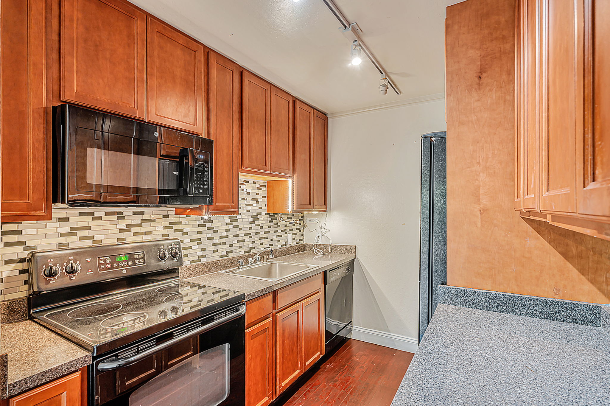 008_ 1530 O'Farrell St 1 