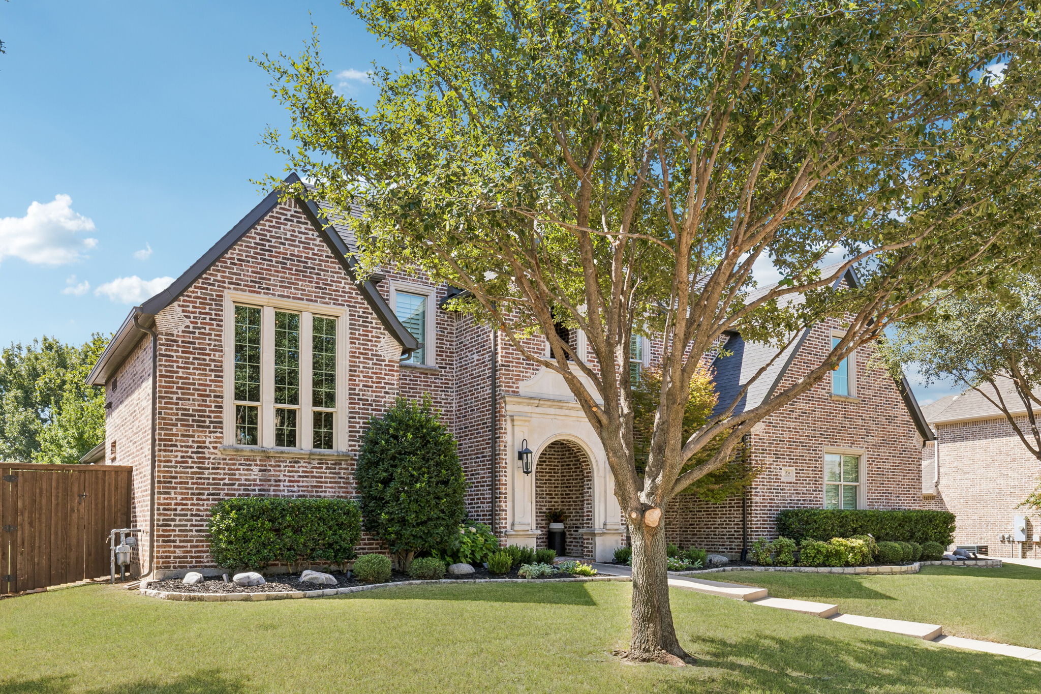 1530 Stillhouse Hollow Dr-002