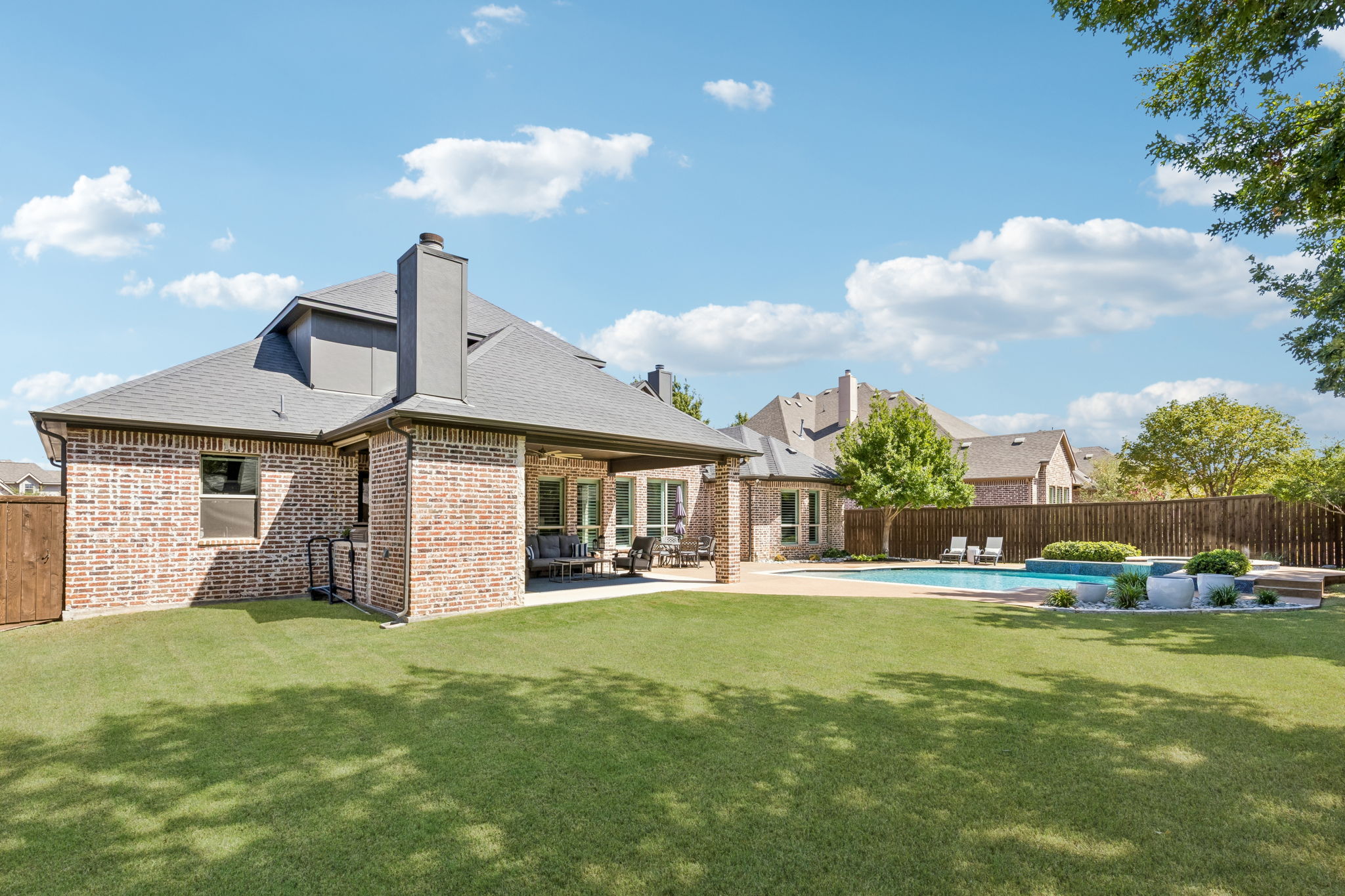1530 Stillhouse Hollow Dr-036