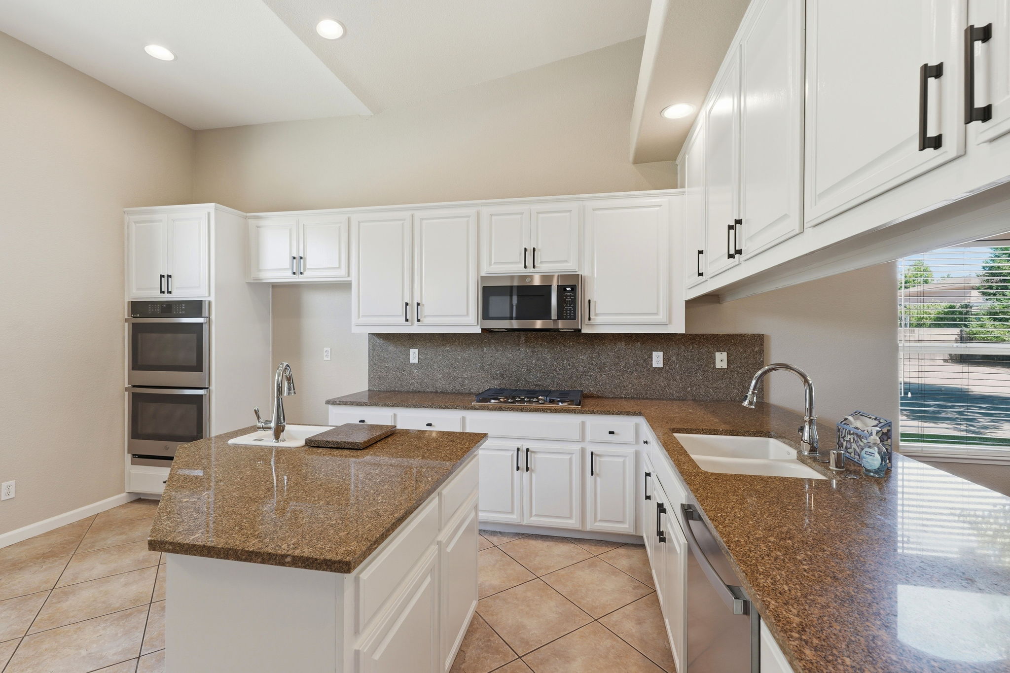 012_F8_1532 Sophie Ln