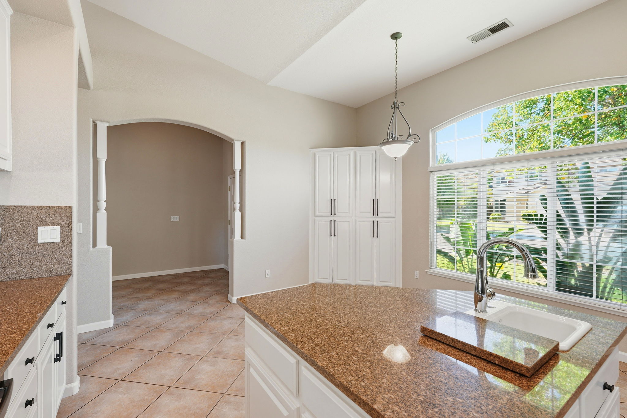 013_F8_1532 Sophie Ln