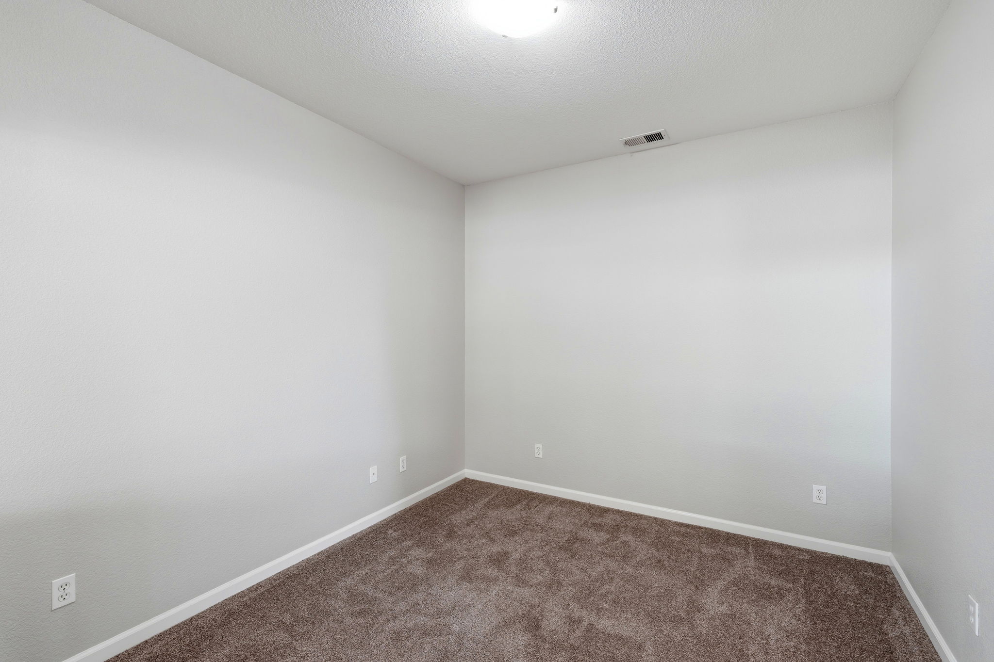 016_F8_1532 Sophie Ln