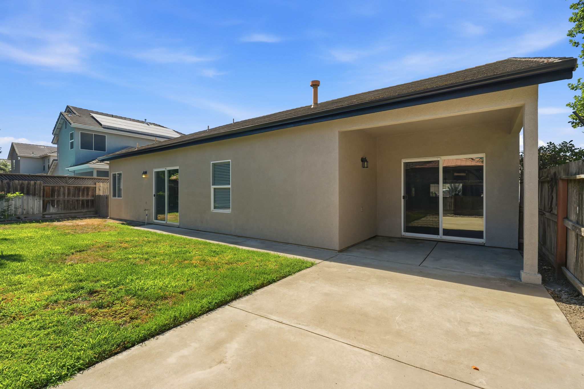 037_F8_1532 Sophie Ln