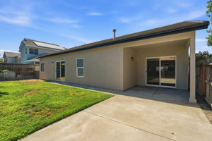 037_F8_1532 Sophie Ln