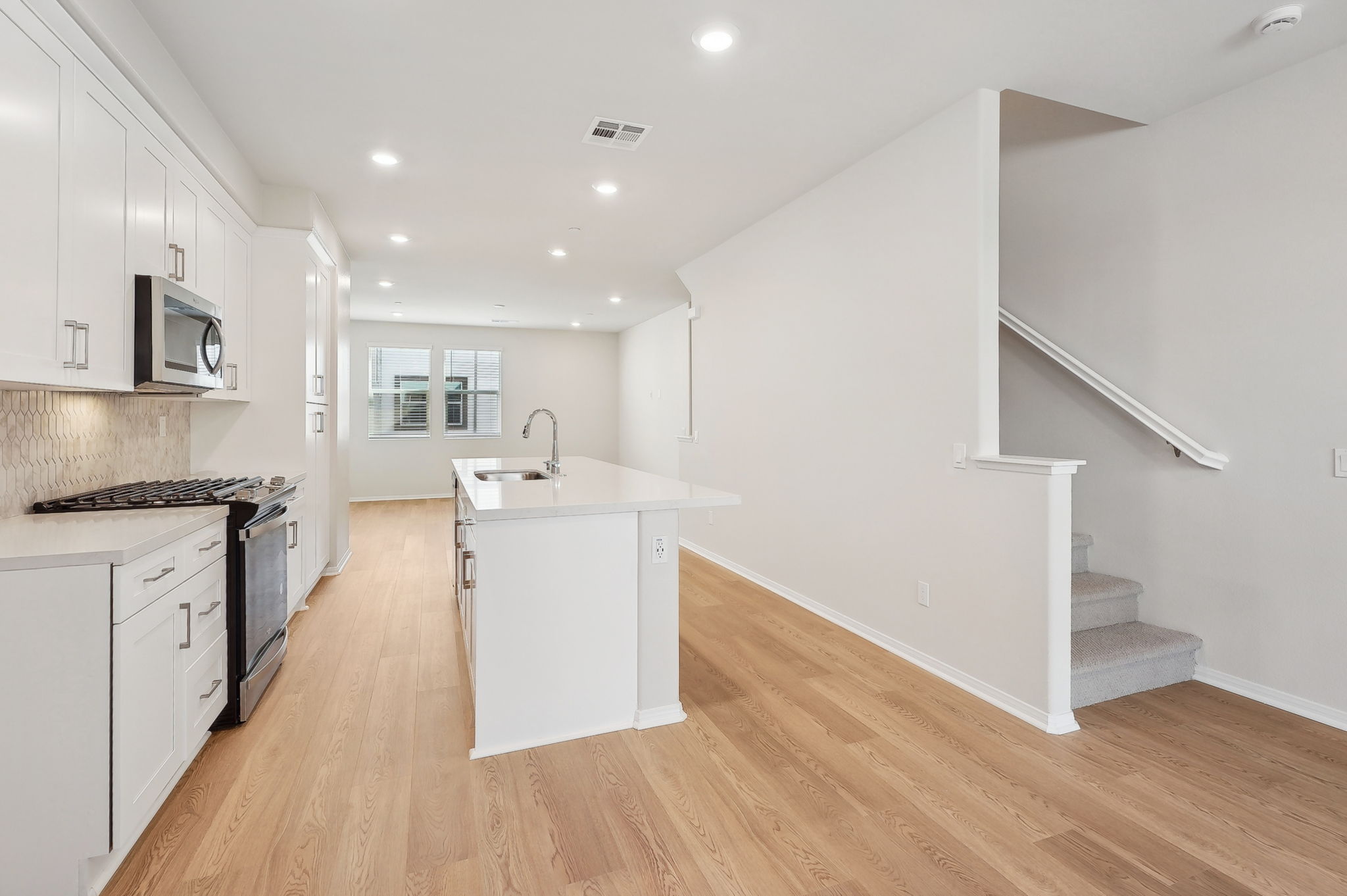 Southern California - Stratus - 1533 Stratus Drive - 010