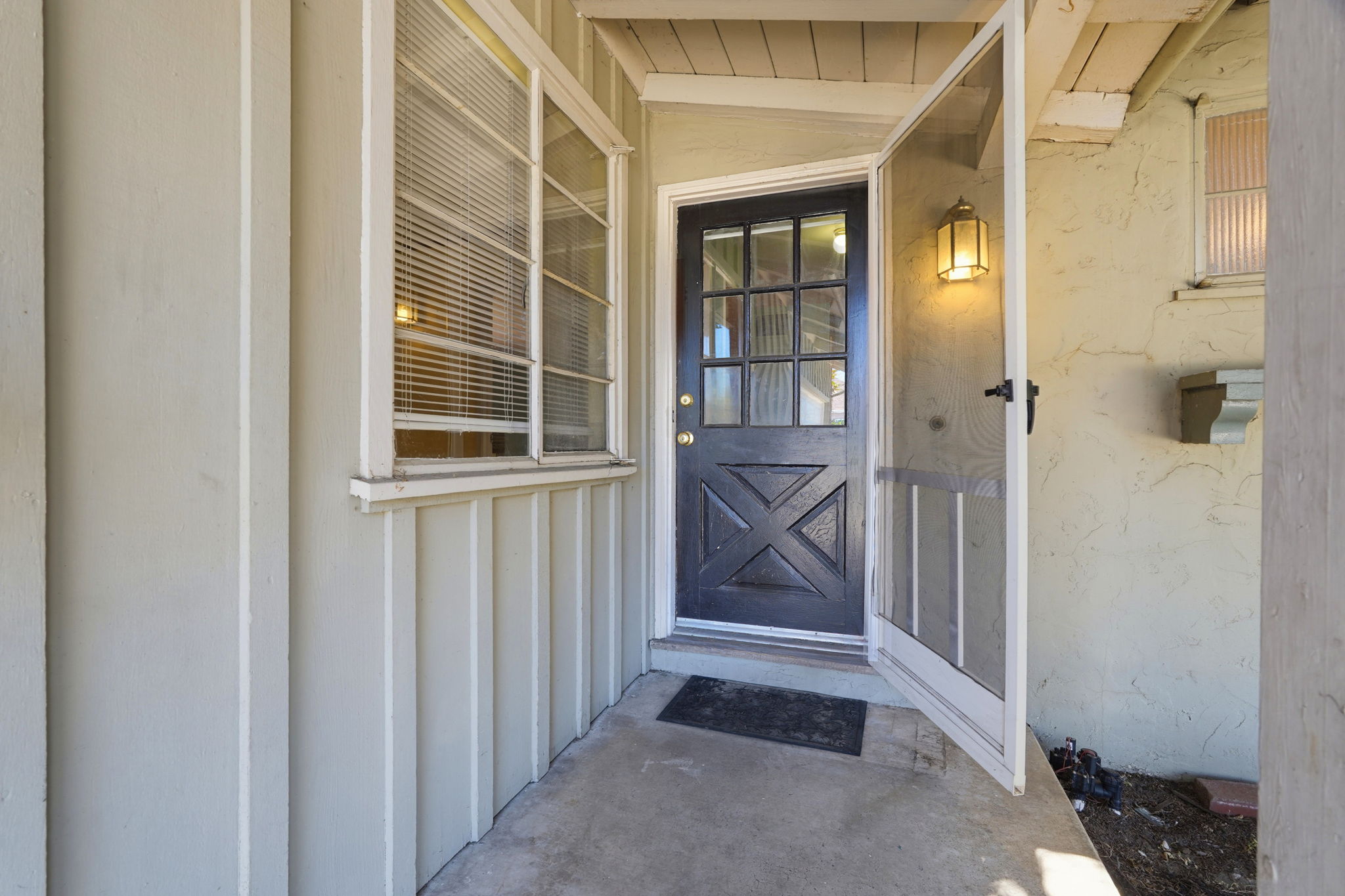 006_F8_1534 S Blaney Ave