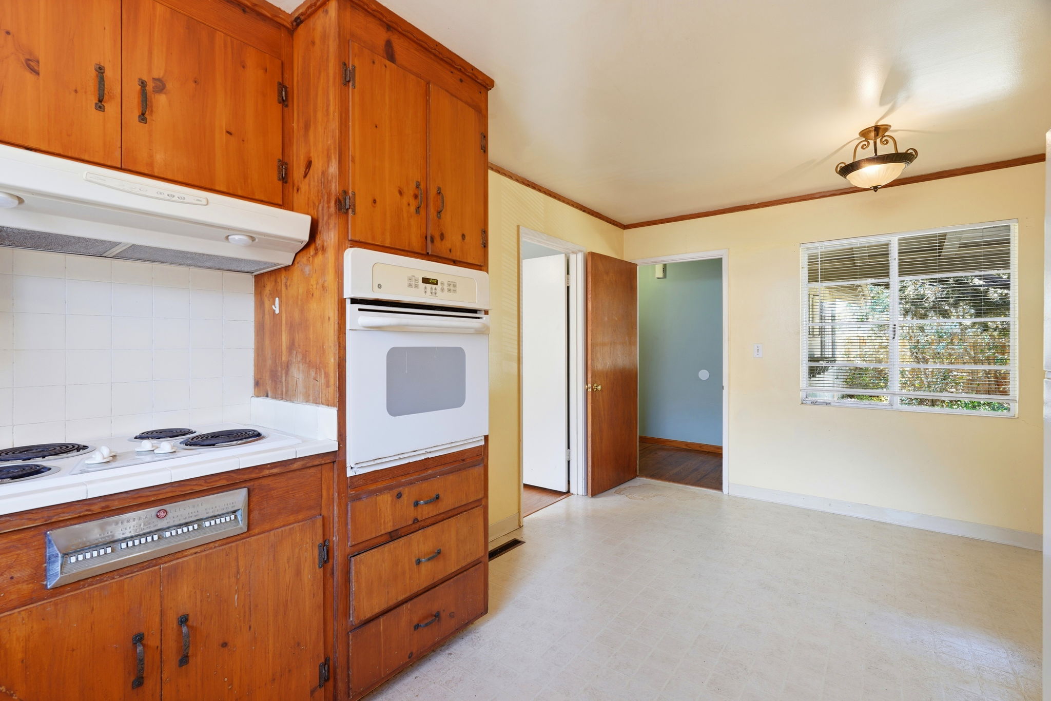 013_F8_1534 S Blaney Ave