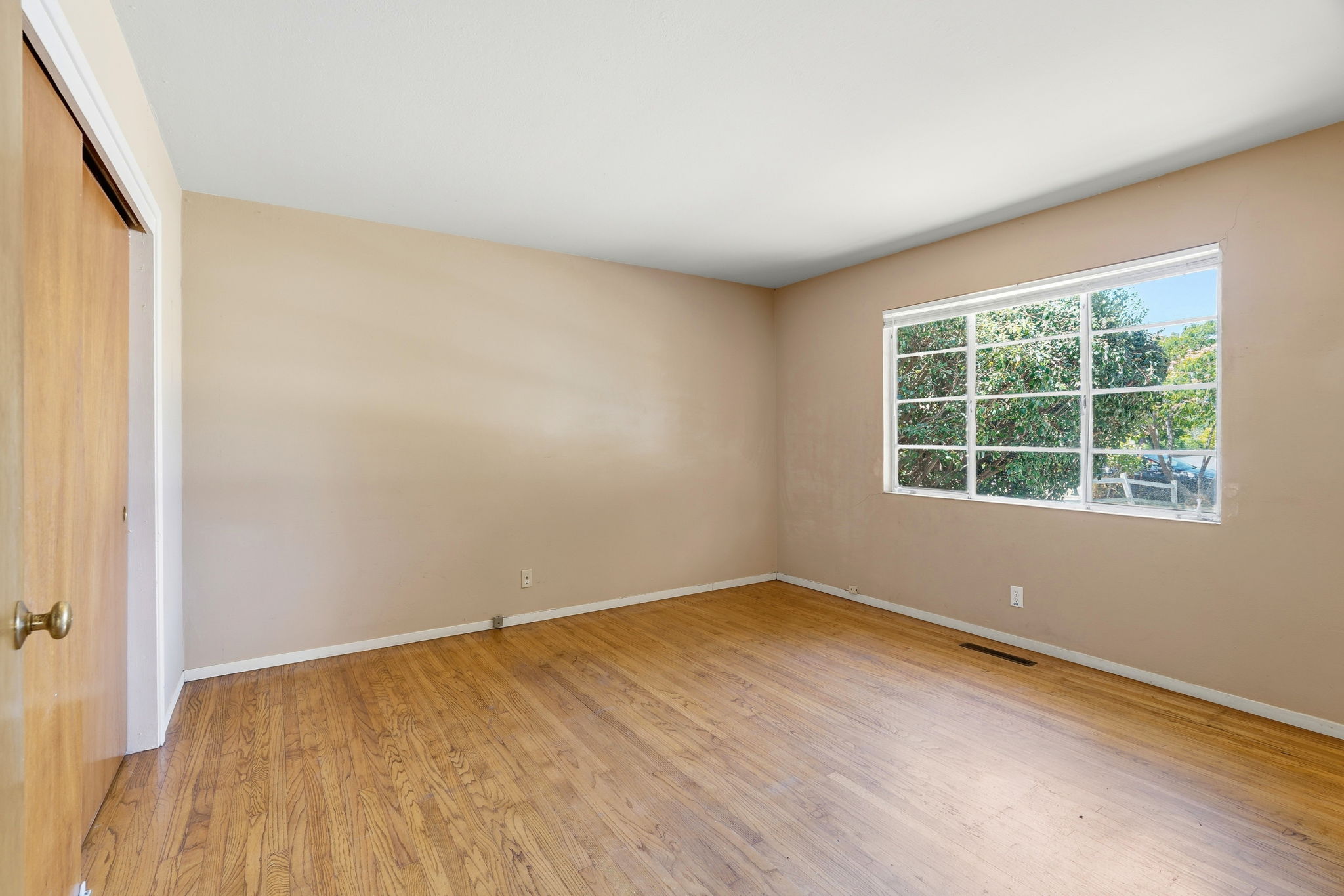 016_F8_1534 S Blaney Ave