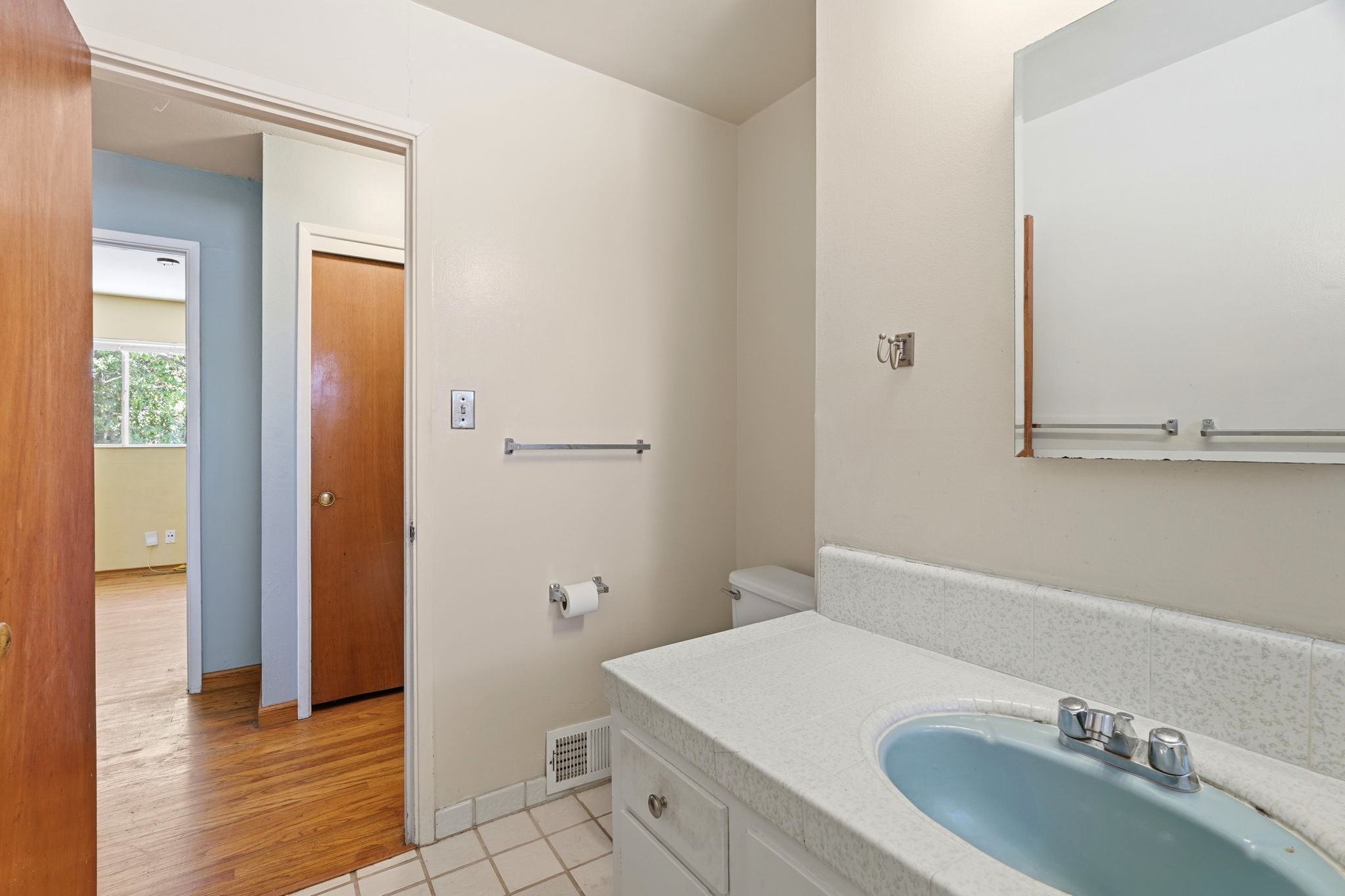 027_F8_1534 S Blaney Ave