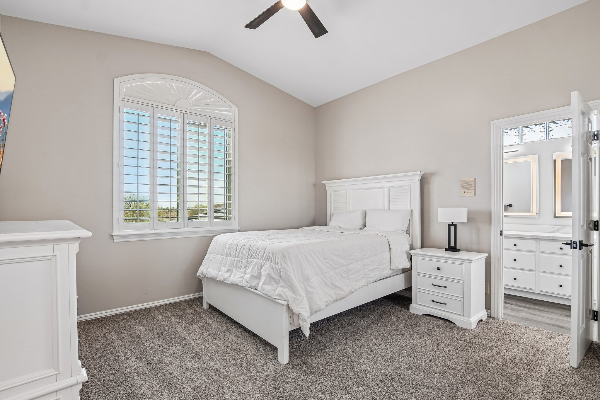 E Palomino Blvd-S1407-018.jpg