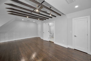 Upper Level Bonus Room1h