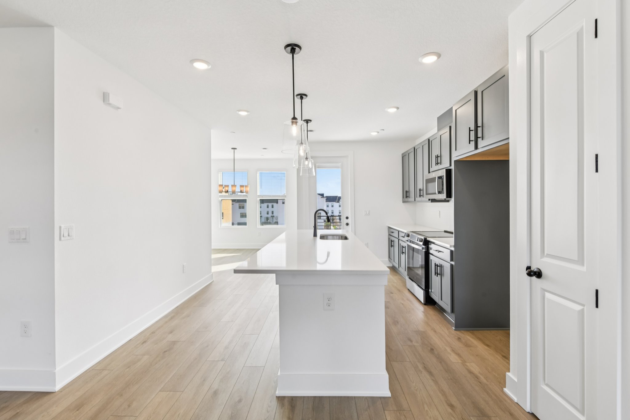 Hamlin Pk Dr-S0901-016.jpg