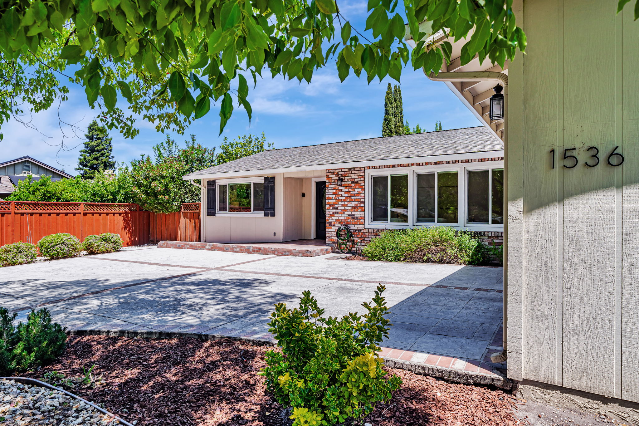 004_1536 St Helena Dr