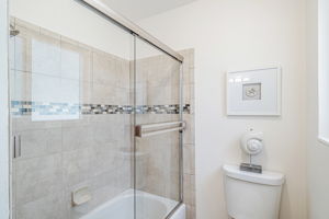 050_1536 St Helena Dr