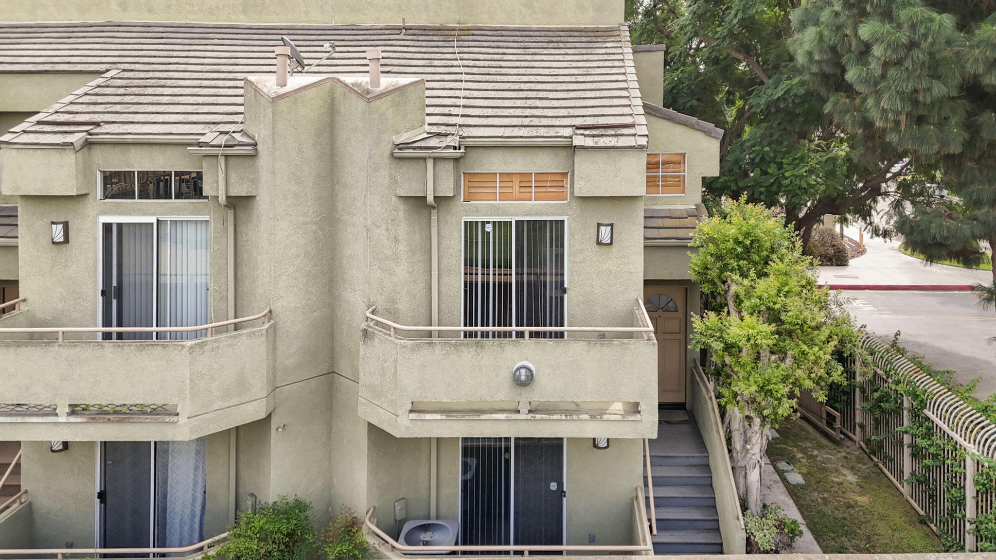  Photo 32