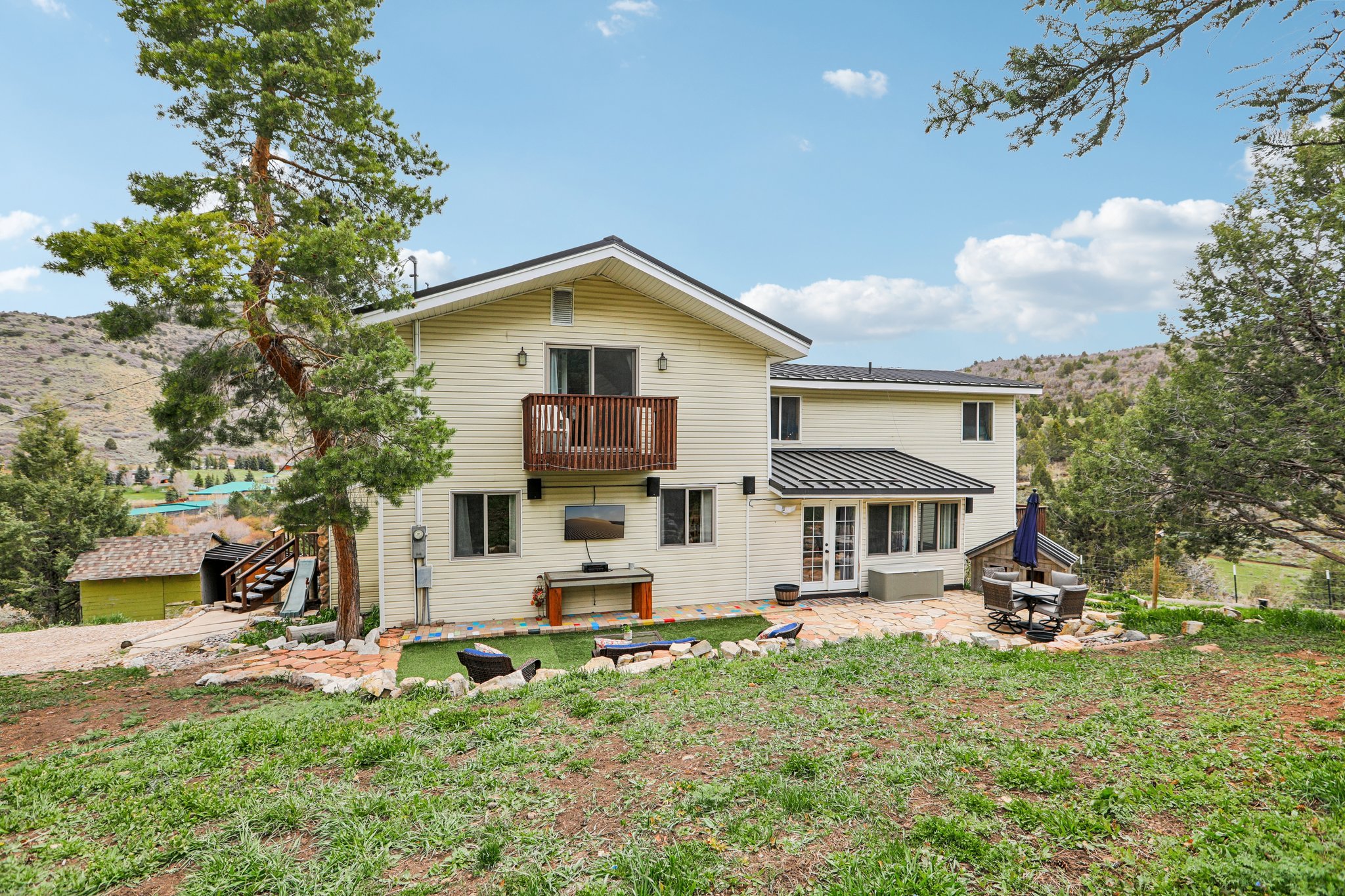 Country Cir-S2304-001.jpg