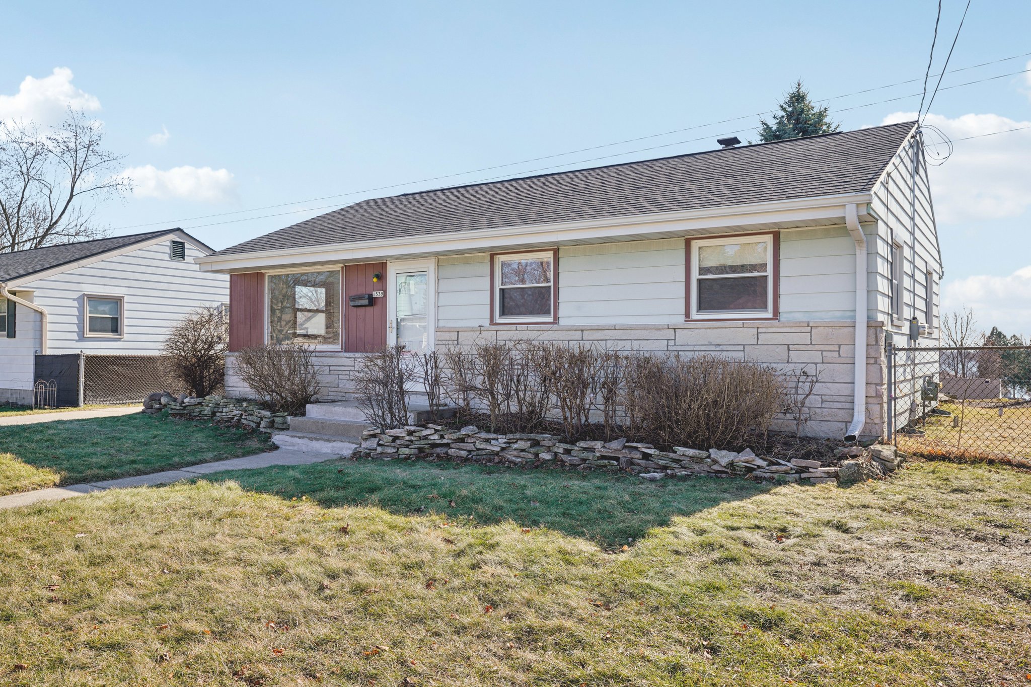 Birch Dr-S2002-003.jpg