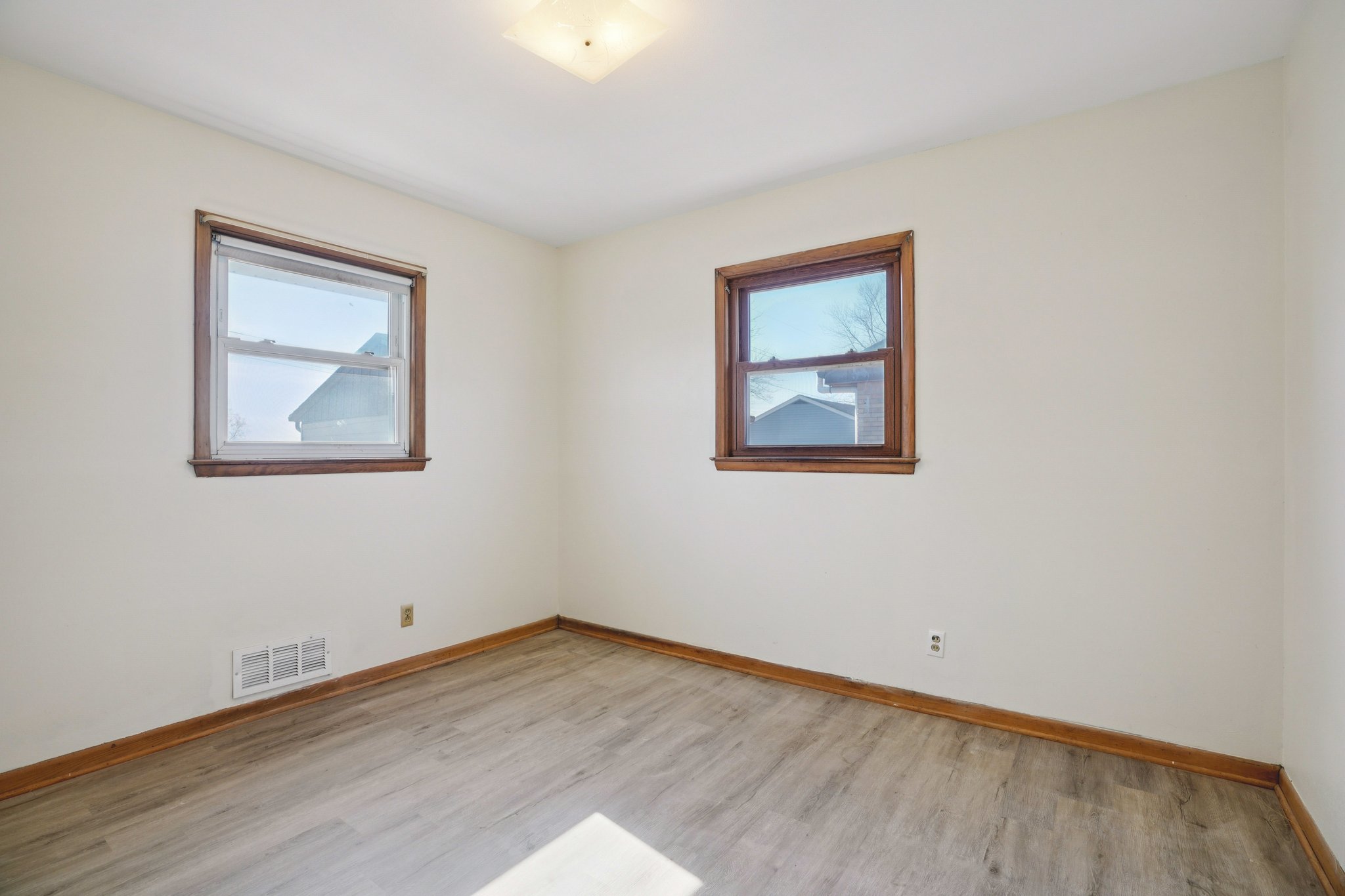 Birch Dr-S2002-020.jpg