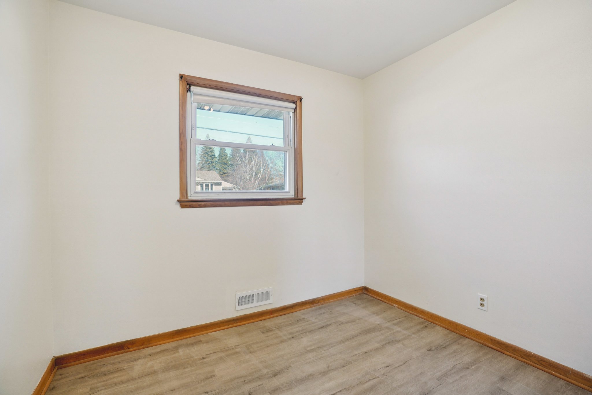 Birch Dr-S2002-025.jpg