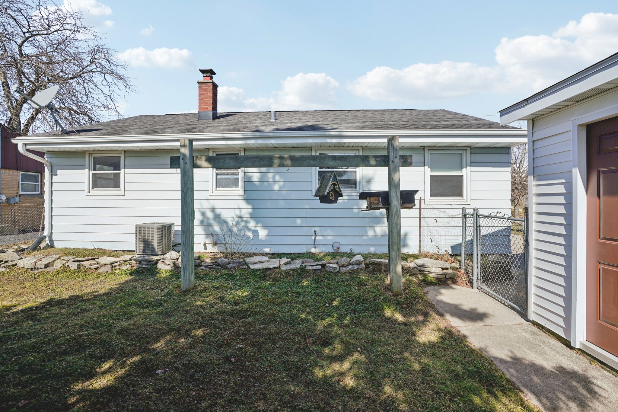 Birch Dr-S2002-033.jpg