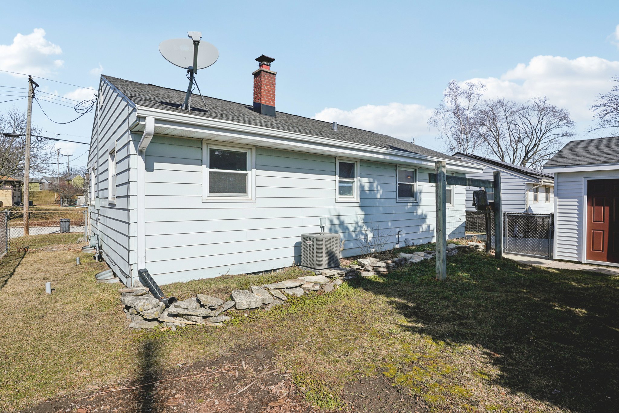 Birch Dr-S2002-034.jpg