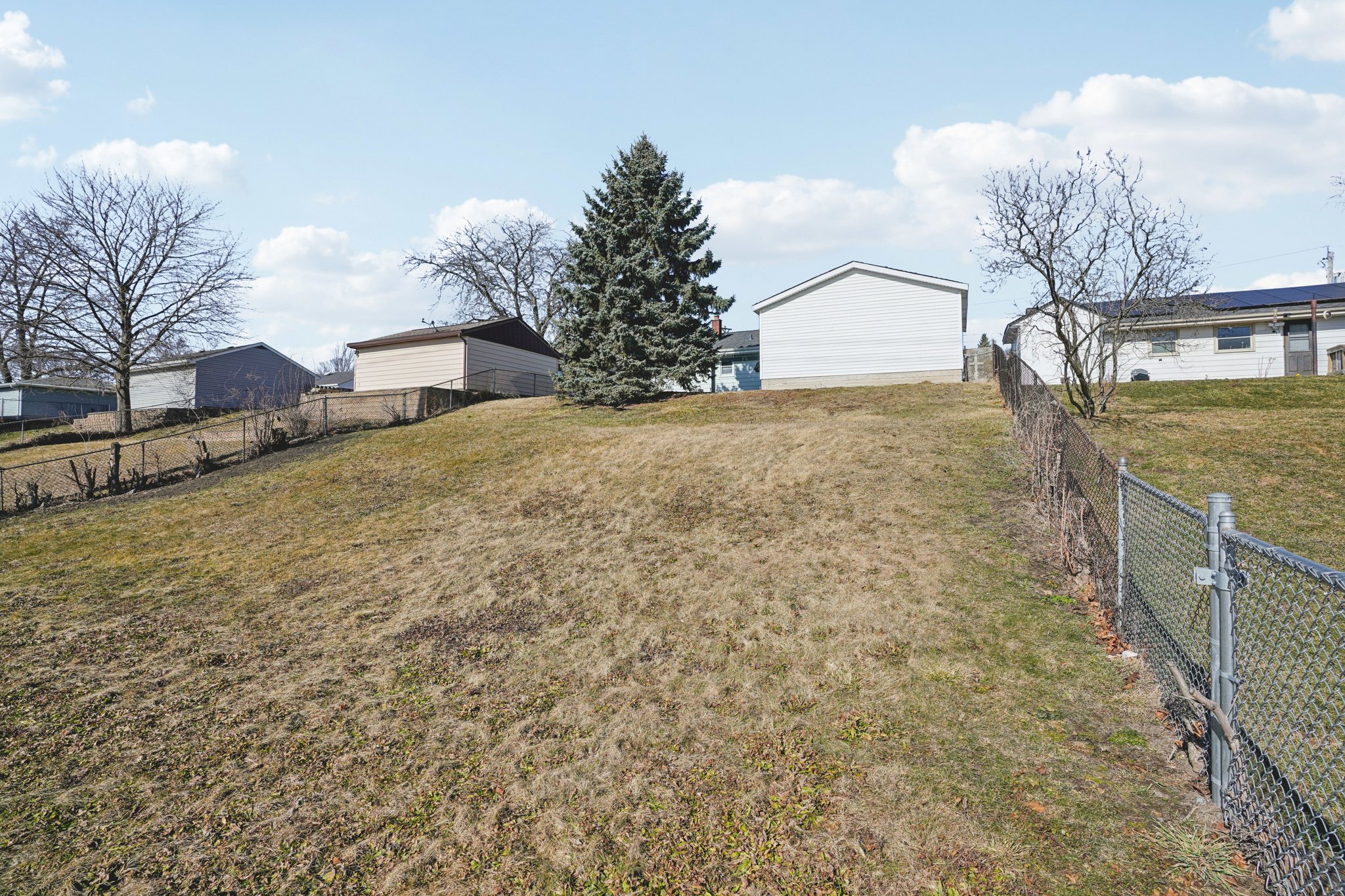 Birch Dr-S2002-036.jpg