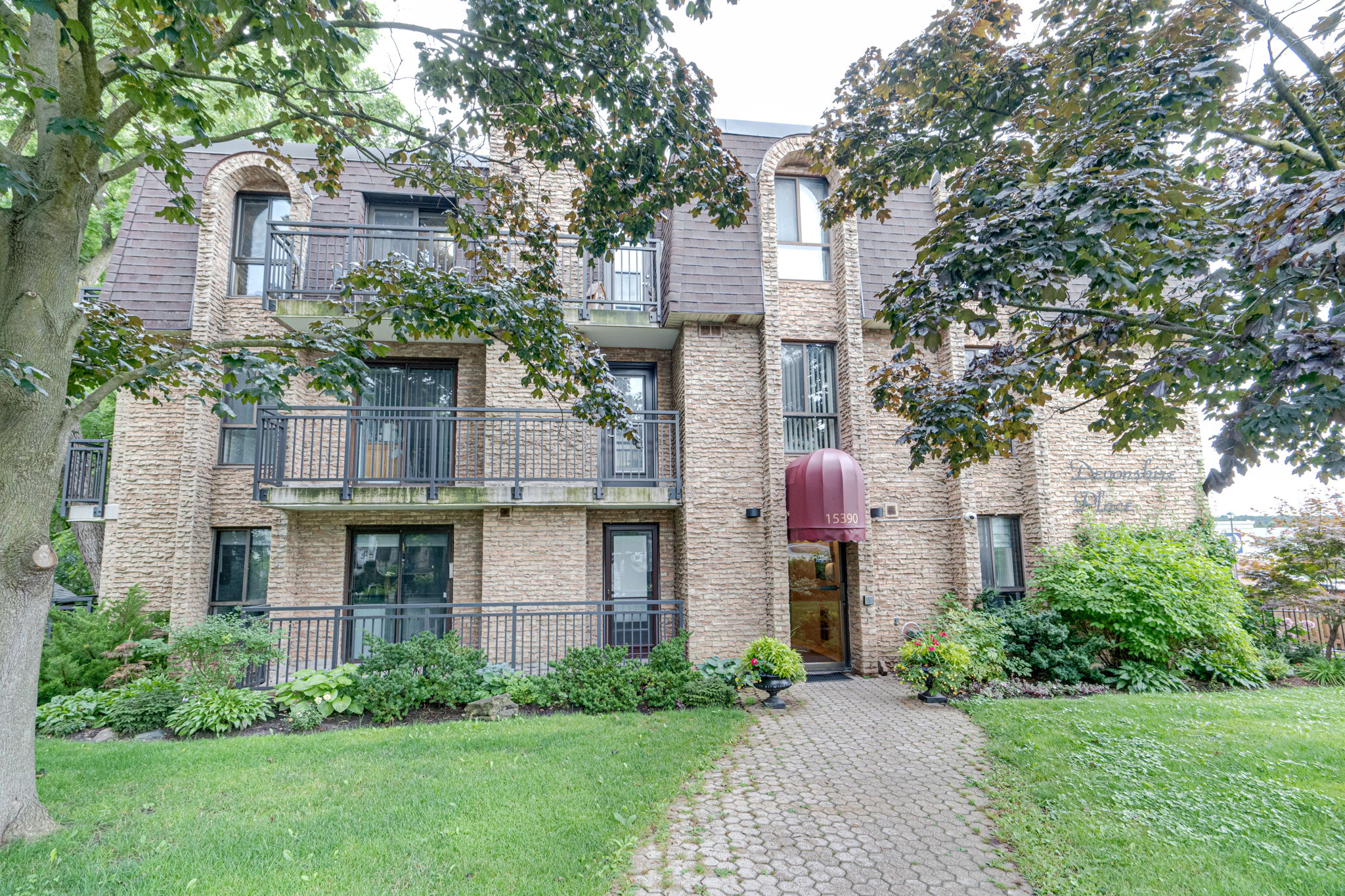 15390 Yonge St Unit 401 Aurora, ON L4G 1N8