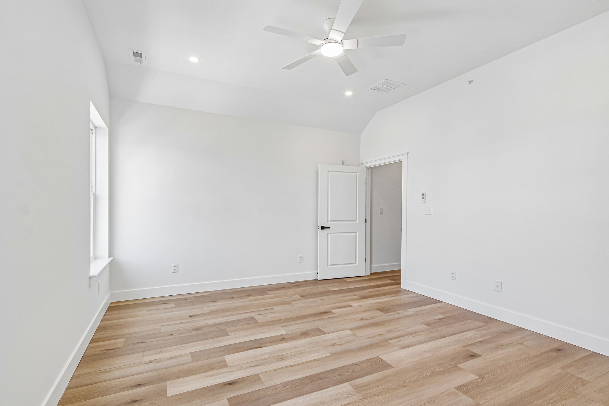 E Garfield Ave 204-S0605-019.jpg