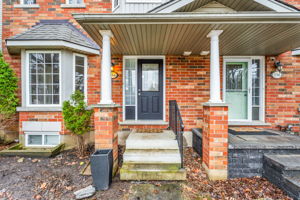 Front Porch/Entrance