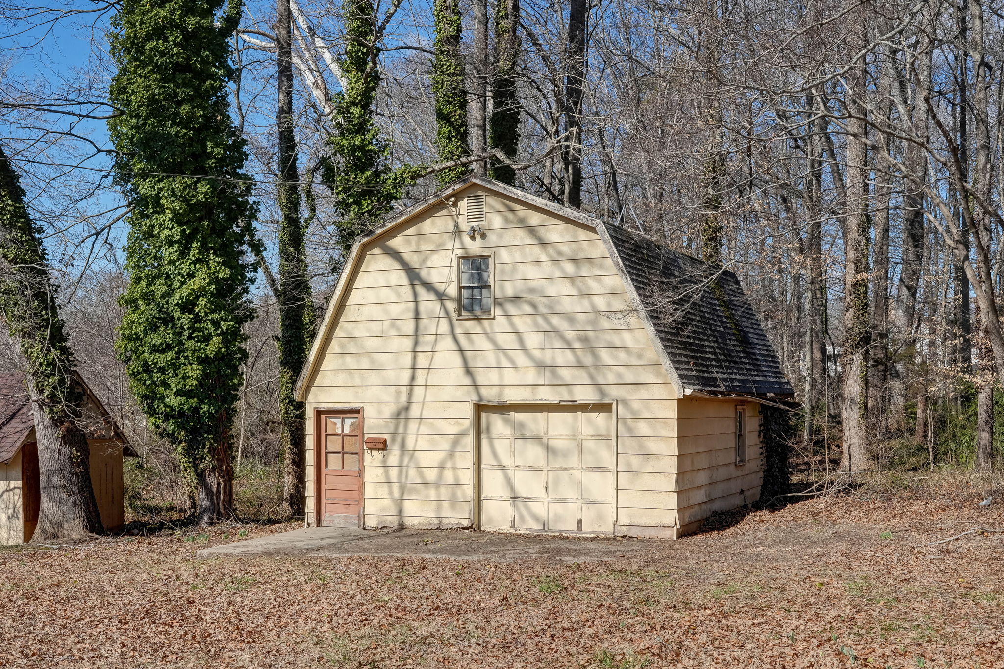 Detached Garage