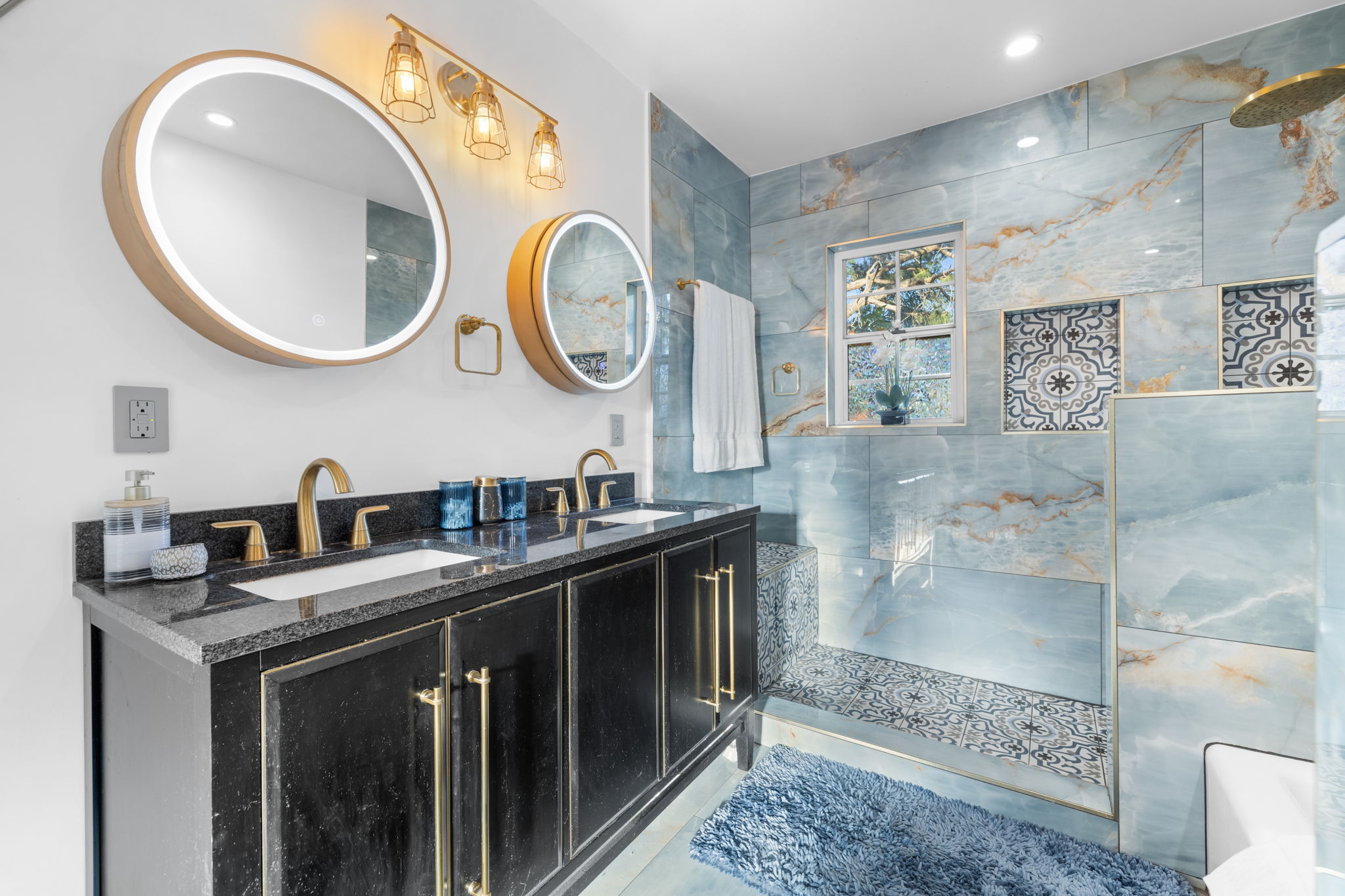  Photo 67
