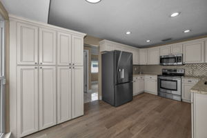 Kitchen Eat-In 2