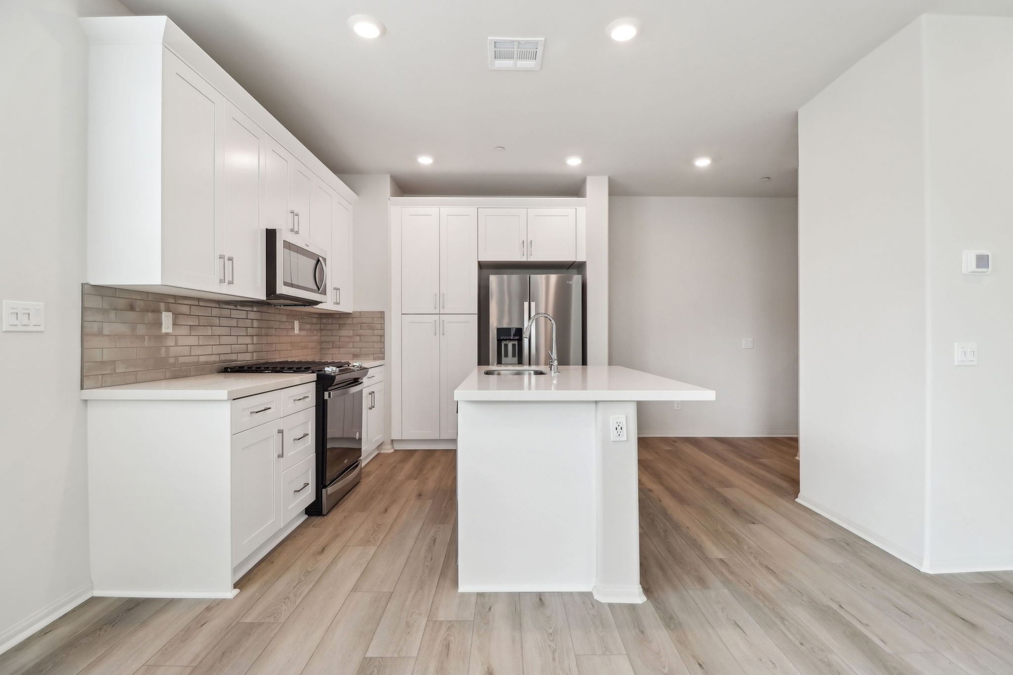 Southern California - Stratus - 1541 Stratus Drive, Pomona, CA 91768 - 006