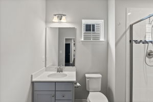 1st Floor En Suite Bathroom