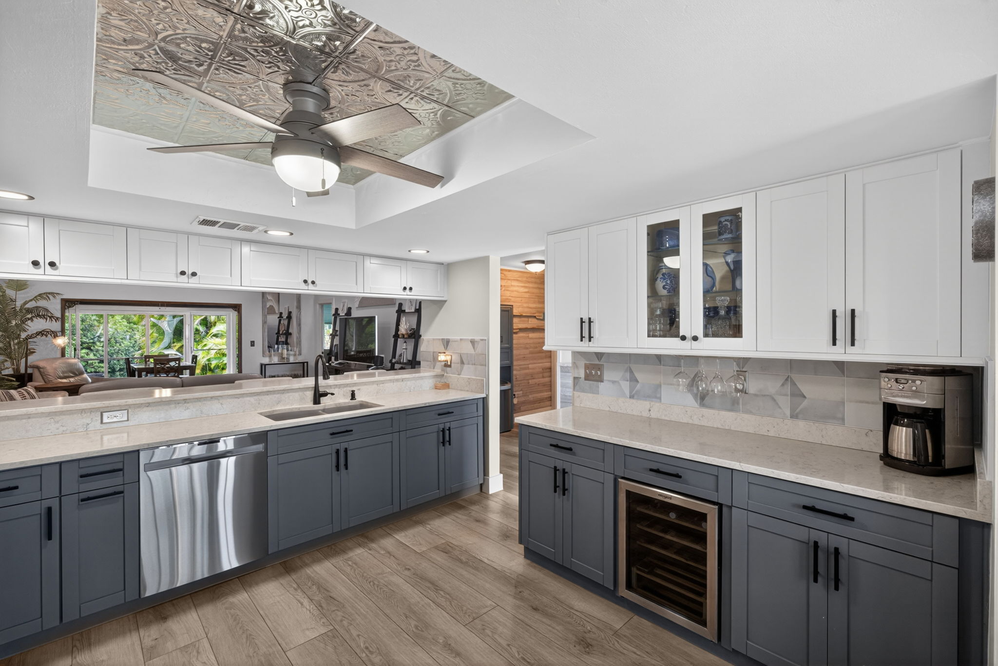 Kitchen 4 of 6