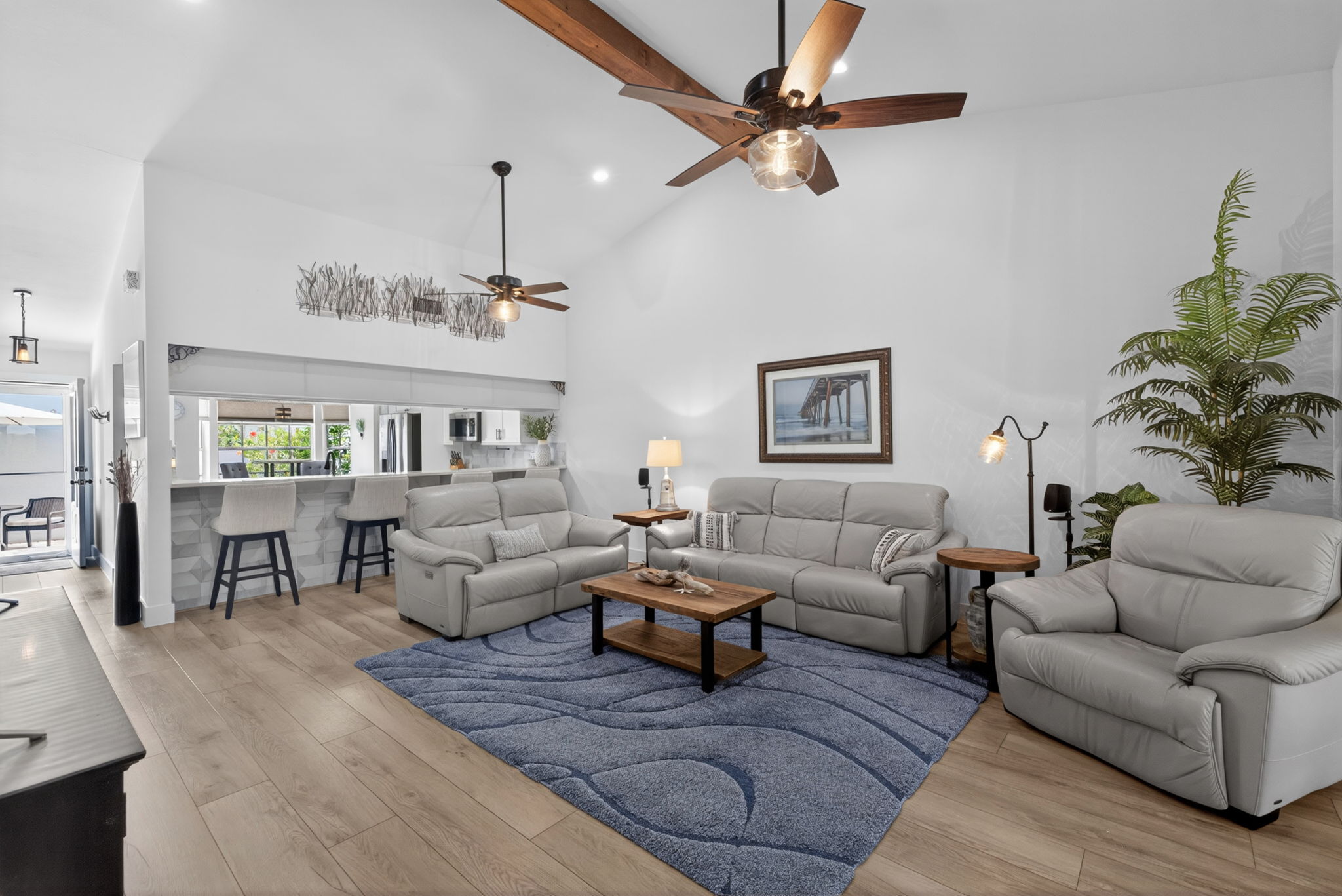 Living Room 3 of 7