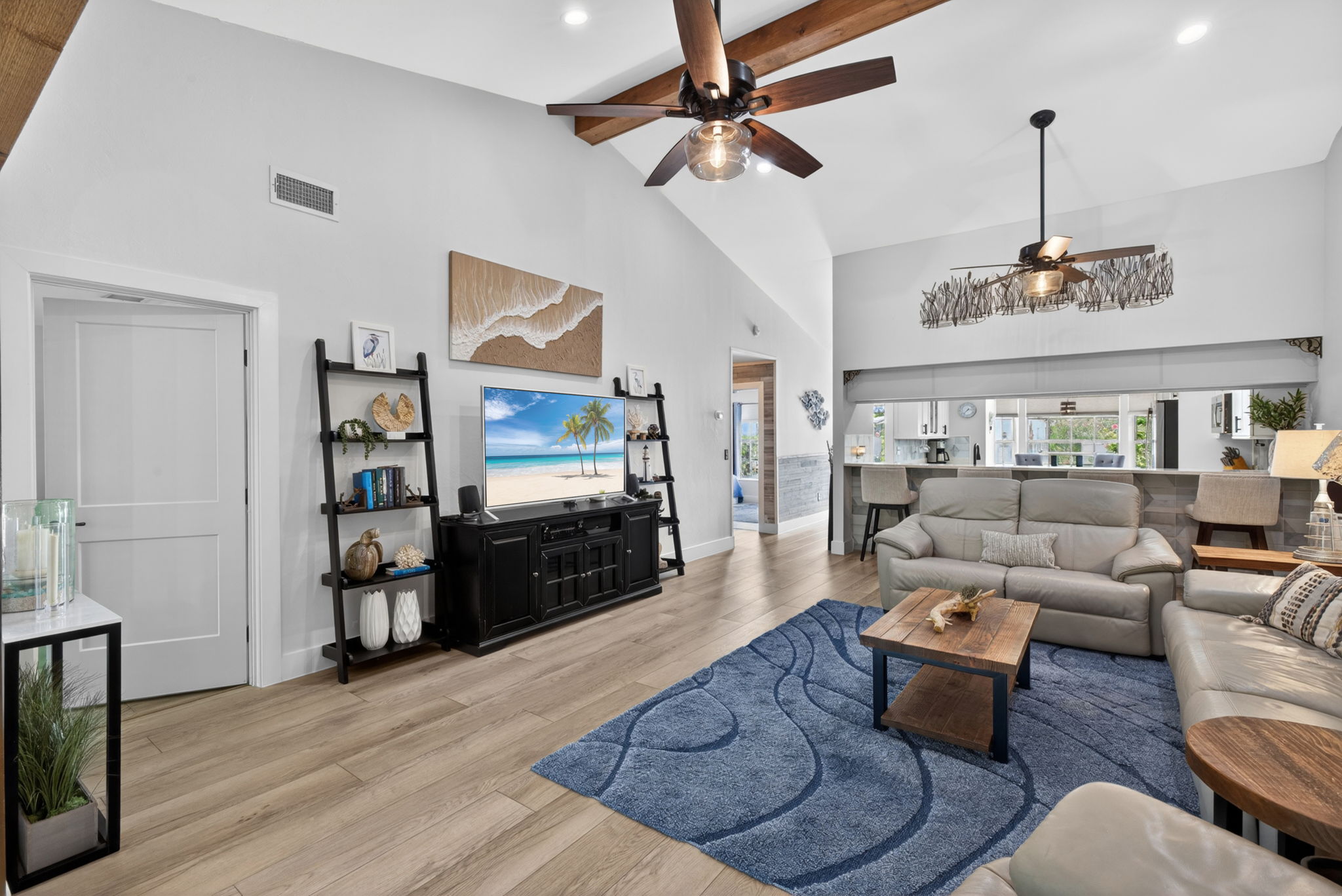Living Room 4 of 7