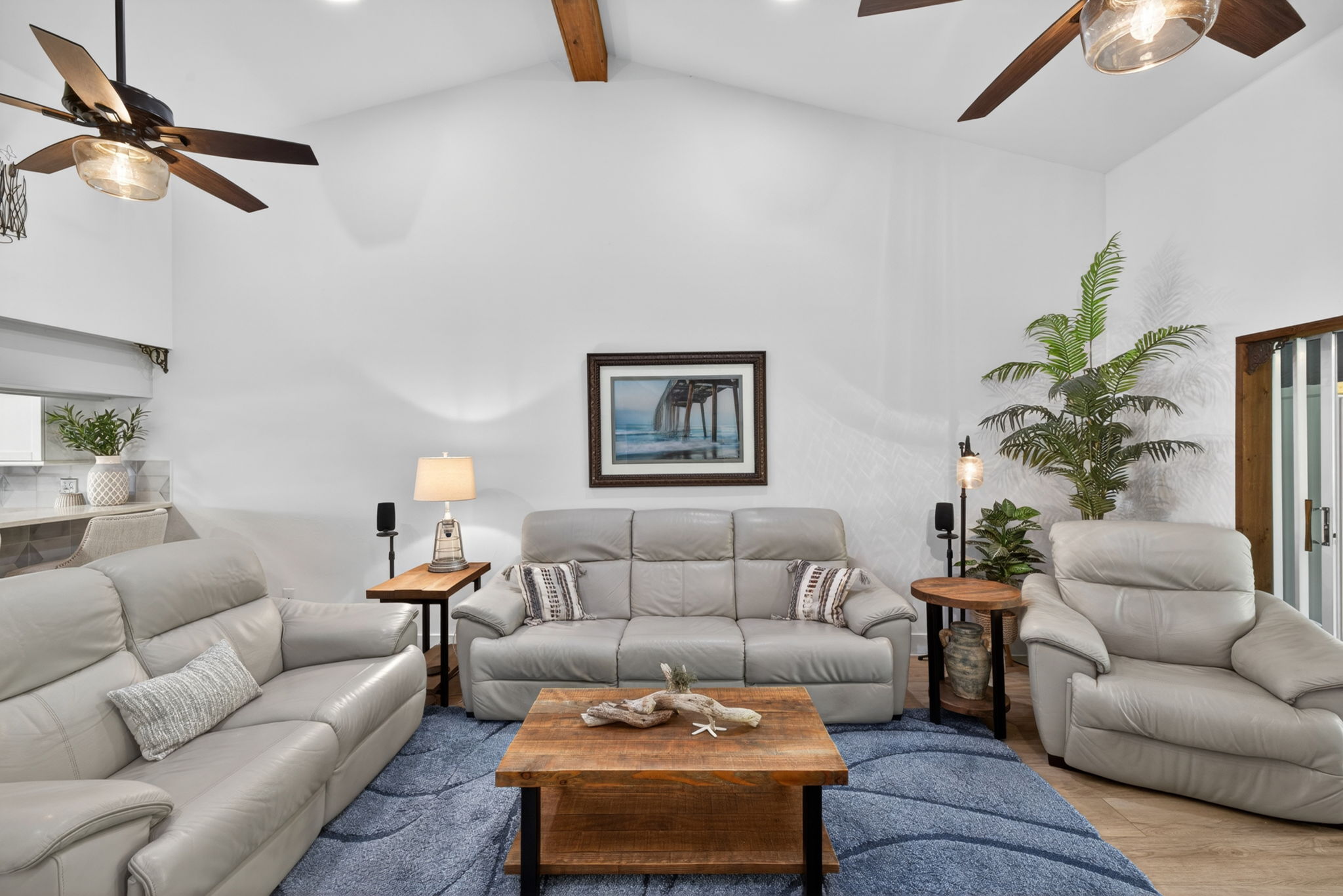 Living Room 6 of 7
