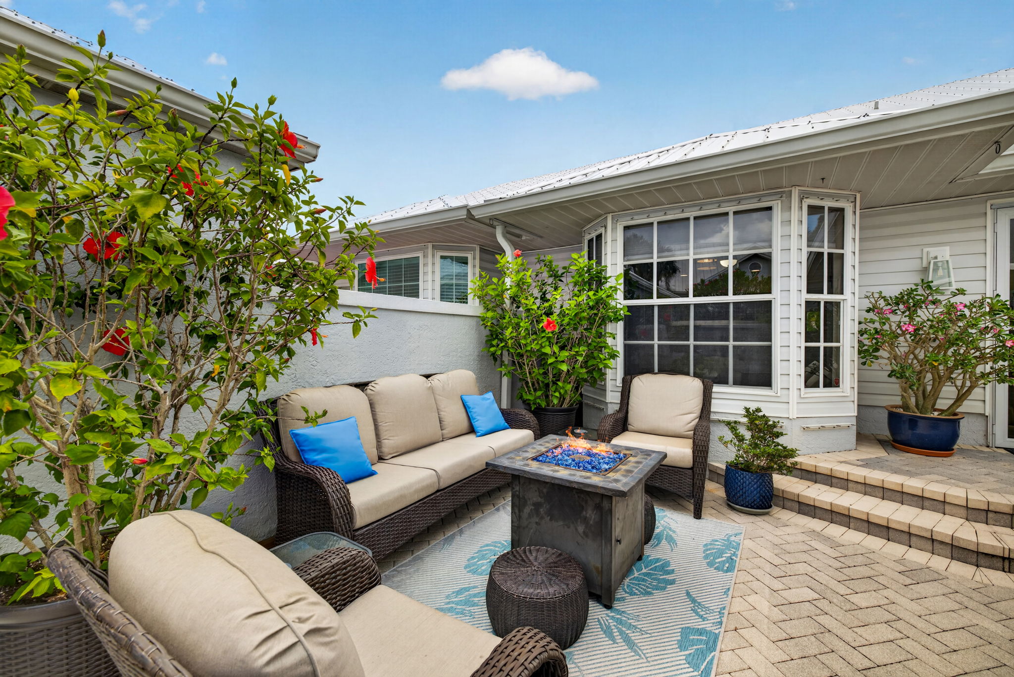 Porch 3 of 7 - Retouch