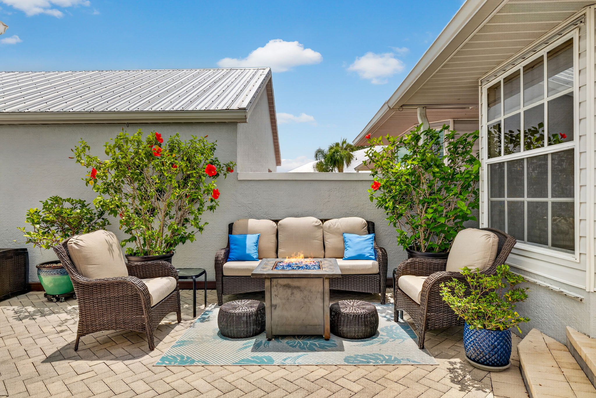 Porch 6 of 7 - Retouch